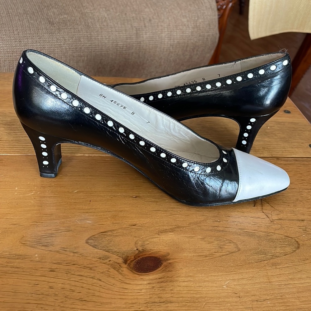 Stuart Weitzman beautiful Black and White shoes size 8w